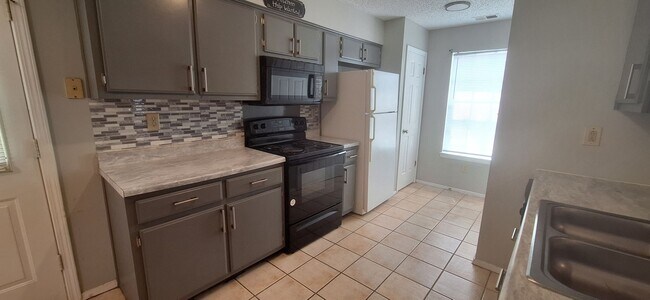 Foto del edificio - MOVE IN READY - Lovely Home for Rent in Ea...