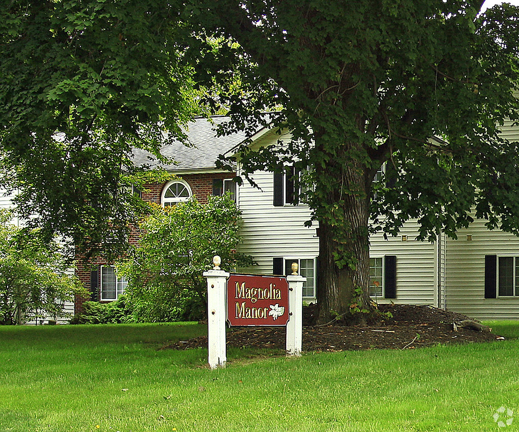 Building Photo - Magnolia Manor