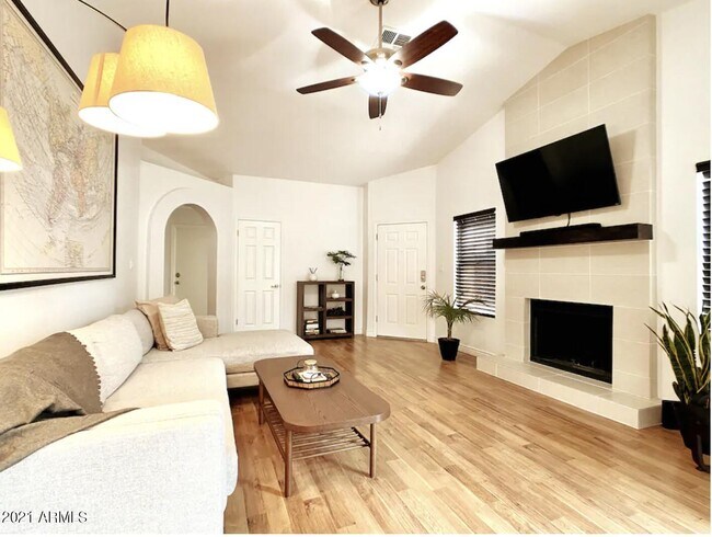 Foto del edificio - 11090 N 111th St