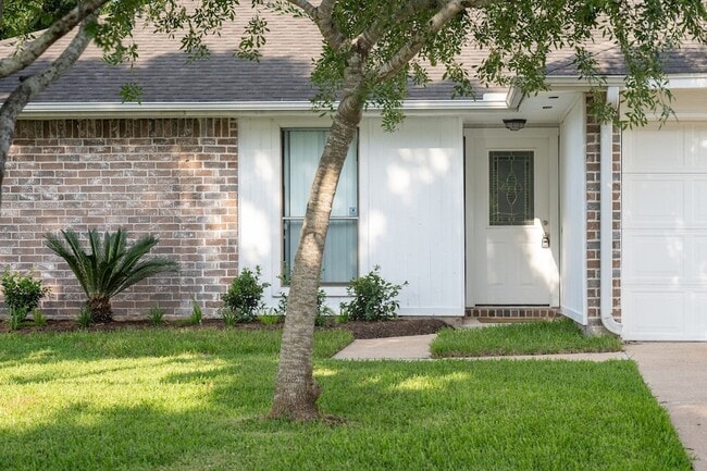 Building Photo - 1534 Vickery Dr