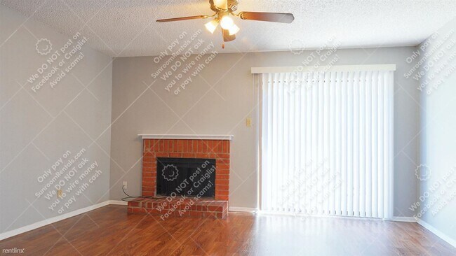 Foto del edificio - 2 br, 1.5 bath Townhome - 5807 Shadydell Dr