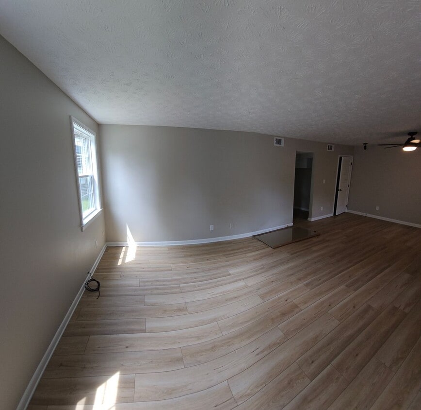 {MA3101} COMPLETELY RENOVATED. Available ... - {MA3101}  COMPLETELY RENOVATED. Available ...