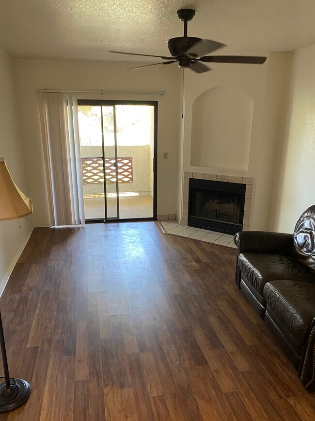 Foto del edificio - 8455 W Sahara Ave