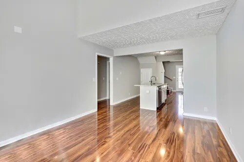 Foto del edificio - 4897 Nina Marie Ave