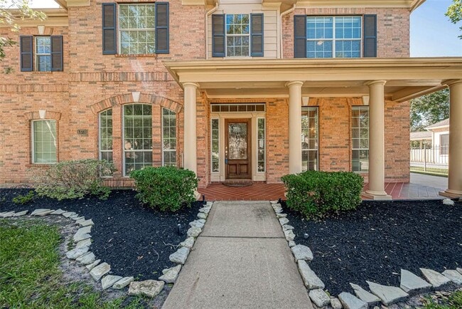 Building Photo - 13731 Greenwood Manor Dr