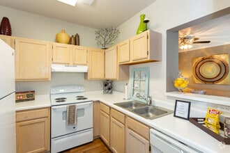 2BR, 2BA - 1104 SF - The Crossings Apartments
