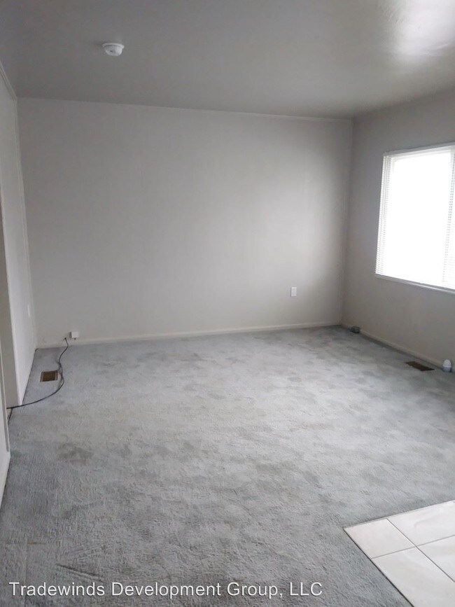 Building Photo - 4 br, 1 bath House - 144 Court Street