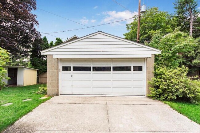 Foto del edificio - Worthington Schools.  Blocks from downtown.