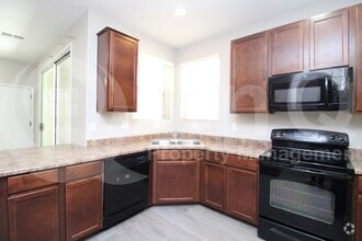 Building Photo - 947 S Utilis Dr