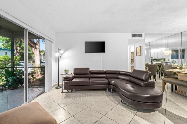 Foto del edificio - 7531 S Oriole Blvd