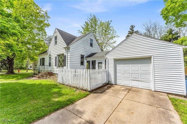 Building Photo - 135 Greencroft Rd