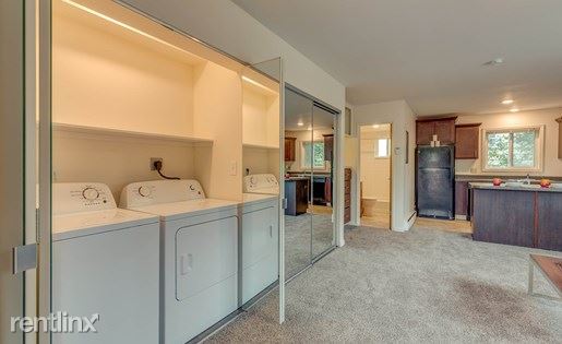 Building Photo - 129 Burcham Dr