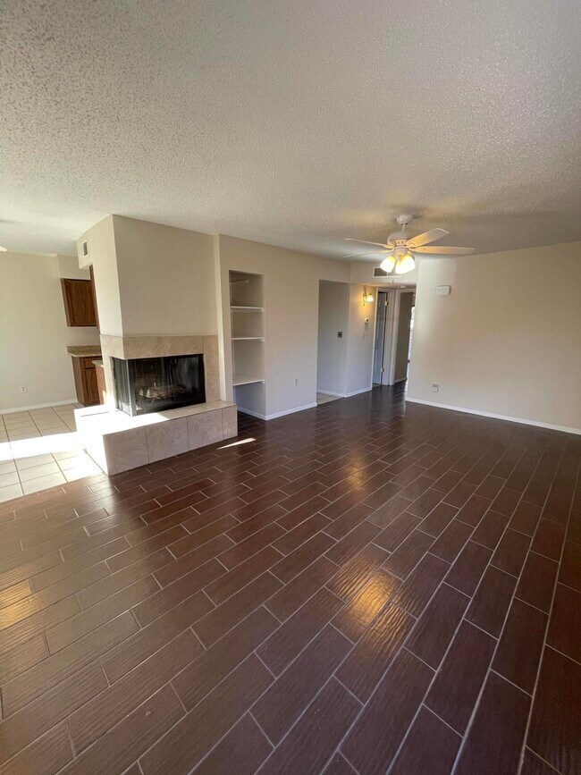 Building Photo - 2821 Beachcomber Dr