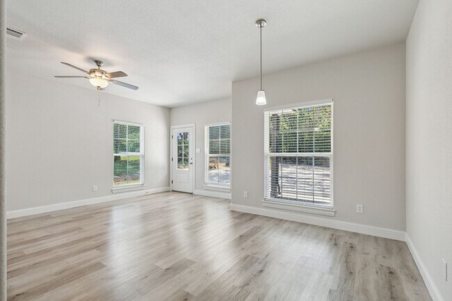 Building Photo - 211 N Eastern St