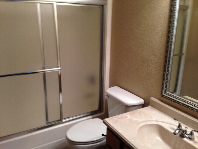 Foto del edificio - 3 Bedroom, Recently Remodeled, 1 Bath, Bas...