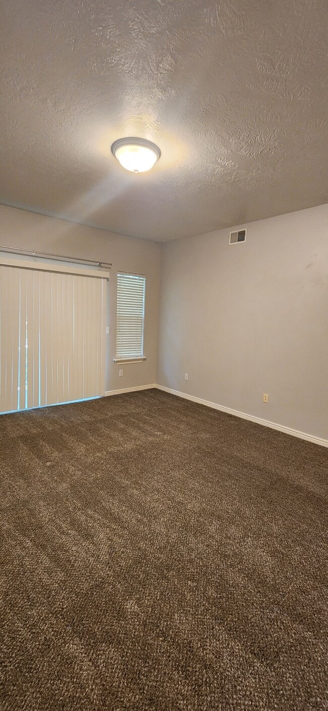 Building Photo - 504 N Seven Peaks Blvd