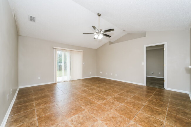 Building Photo - 11166 Willesdon Dr S