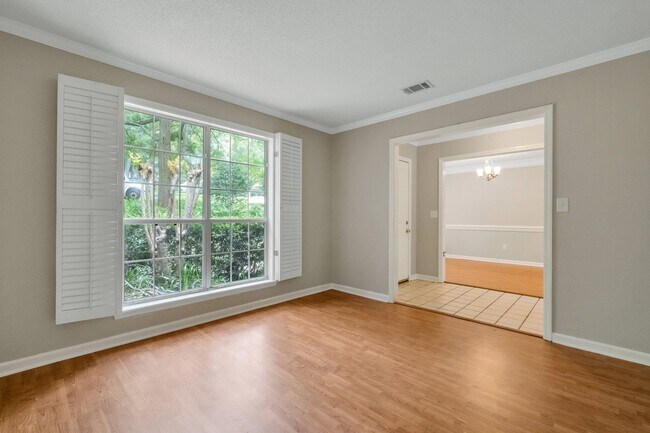 Foto del edificio - 1406 Avondale Ct