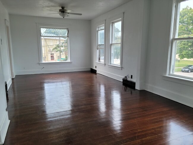 Building Photo - 4905 5th Ave