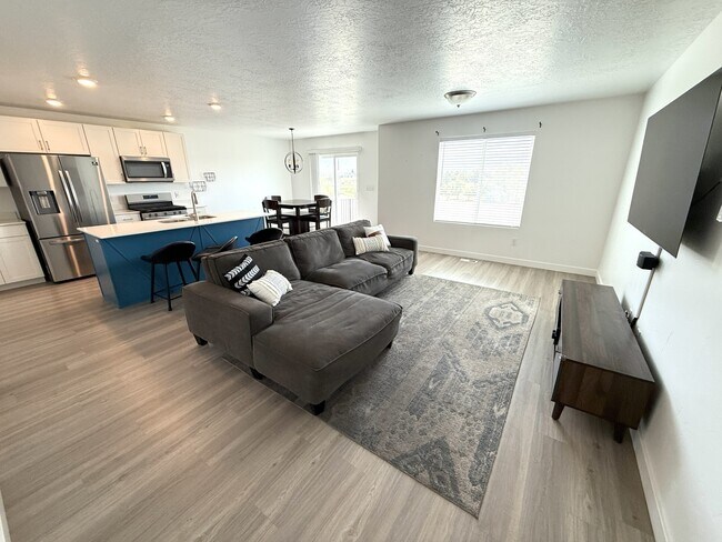 Foto del edificio - 398 Grassland Dr