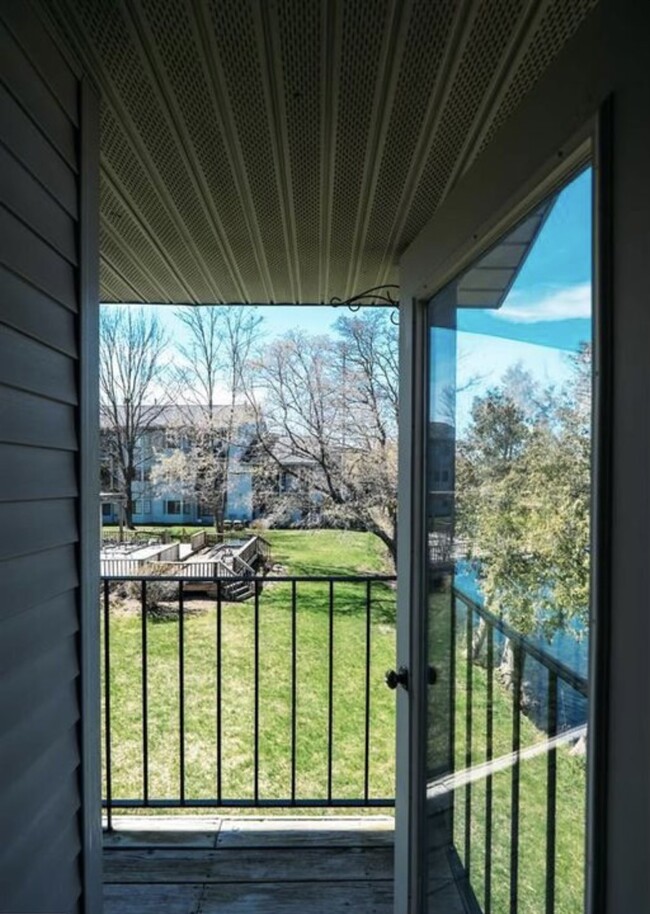 Building Photo - 621 Riverine Dr