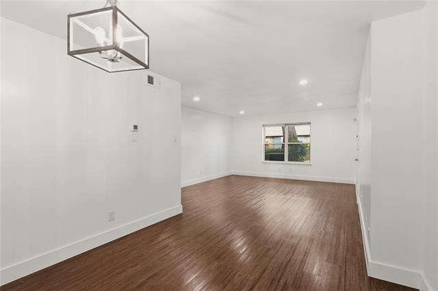 Foto del edificio - 7937 Royal Ln