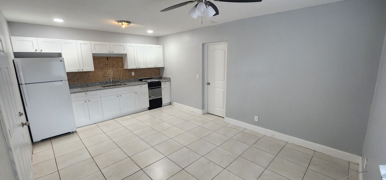 kitchen - 755 Harem Ave