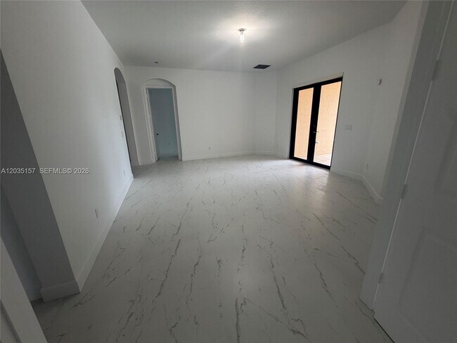 Foto del edificio - 8711 NW 41st St