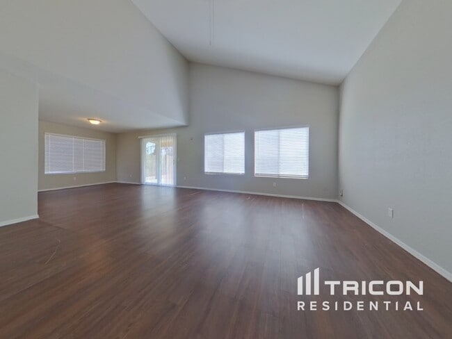 Building Photo - 9125 N 73rd Dr