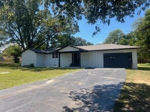 Building Photo - 7381 Getwell Rd