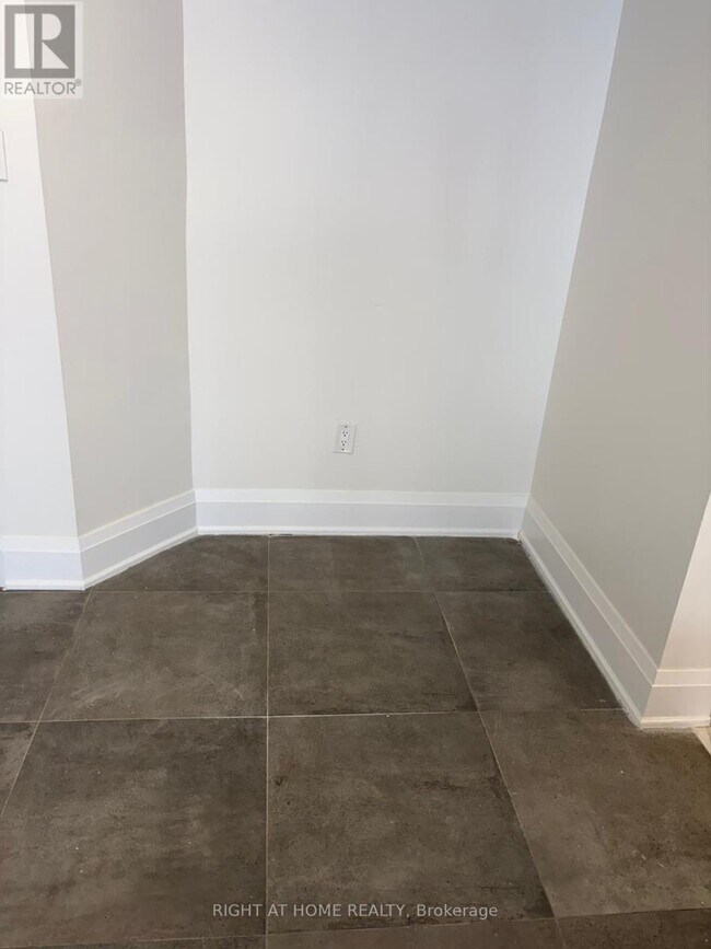 Photo du bâtiment - 1701 McCowan Rd