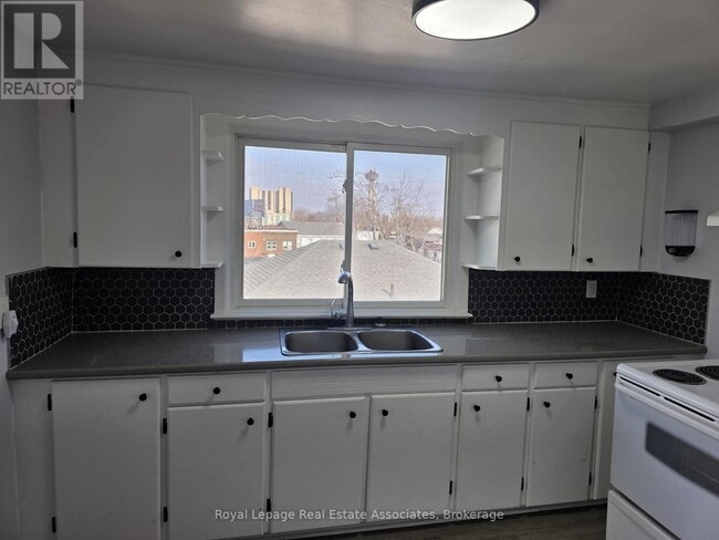 Building Photo - 5957 Barker St