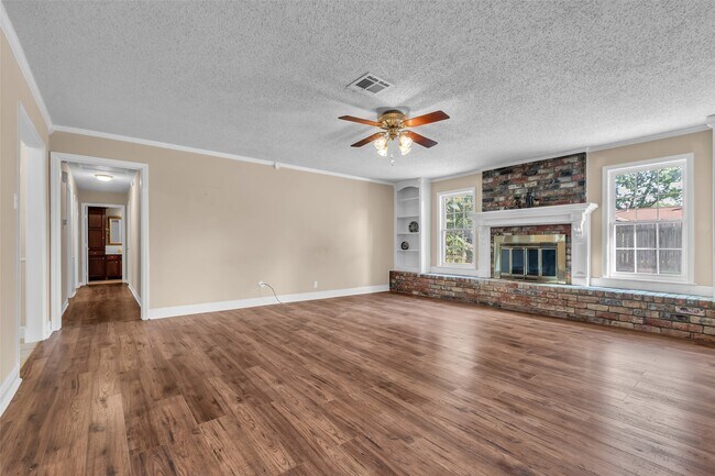 Foto del edificio - 23826 Farm Hill Dr