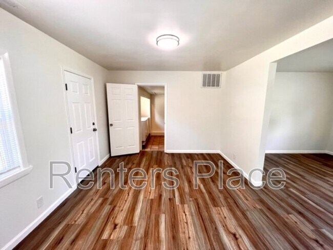 Foto del edificio - 5746 S Rockford Ave