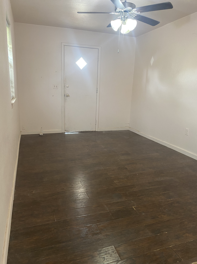 Building Photo - 312 W 15th St
