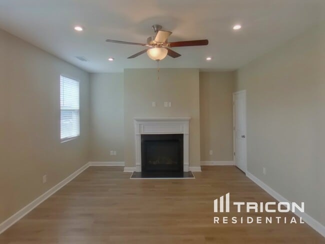 Building Photo - 105 Davenport Dr