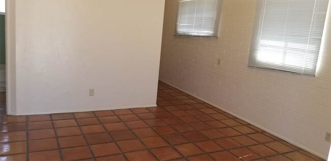 Building Photo - 4150 N 25th St