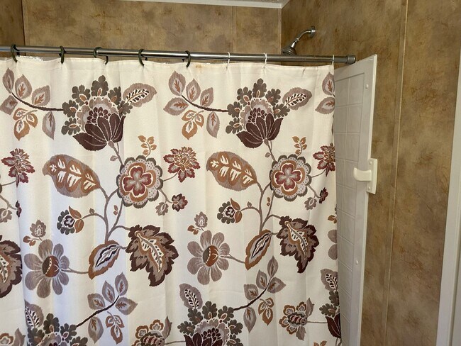 Building Photo - Centrally Located Mobile Home