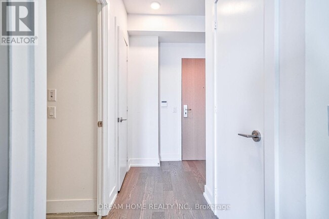 Building Photo - 7 Grenville St