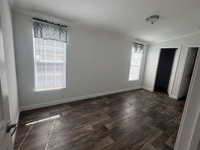 Building Photo - 3150 NE 36th Pl