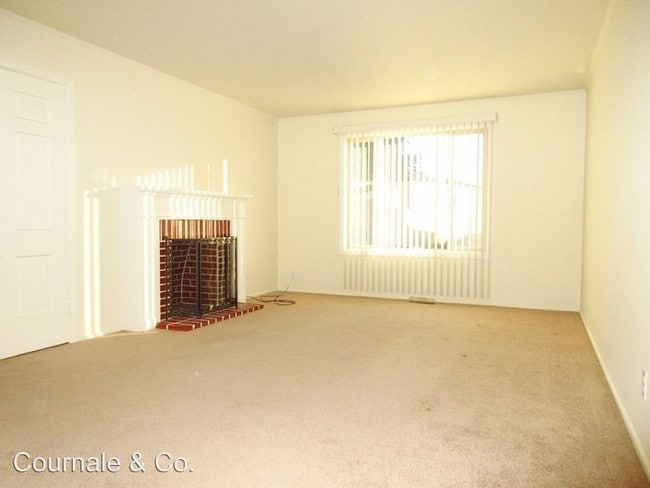 Building Photo - 119 E Vista Ave