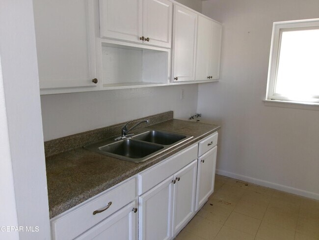 Foto del edificio - 10910 Dyer St