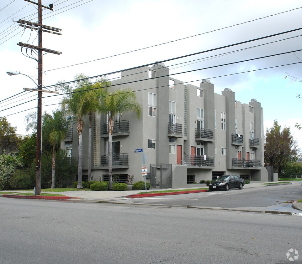 Primary Photo - 12303 Moorpark St