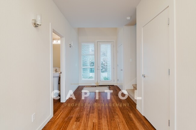 Building Photo - 3166 Vista Verde Ln SW