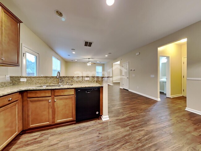 Foto del edificio - 195 Meadow Wood Rd