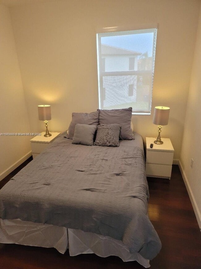 Foto del edificio - 796 NE 208th Terrace