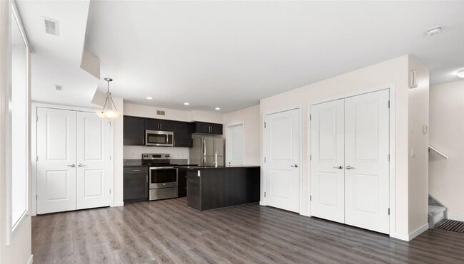Building Photo - 3367 Green Poppy St