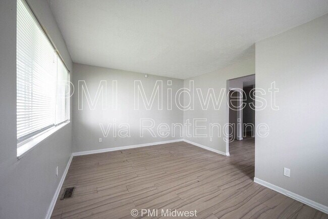 Building Photo - 2248 N Leland Ave