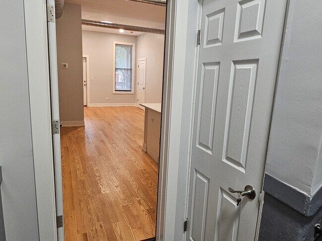 Foto del edificio - 1415 W Erie St