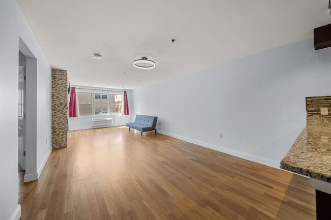 Foto del edificio - 5711 Jefferson St